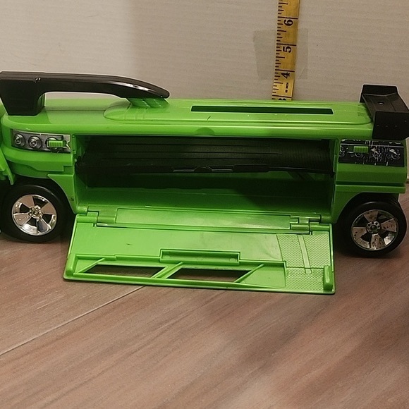 2004 Hot Wheels Green Super Transporter - Picture 3 of 7
